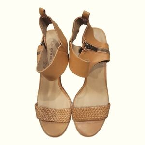 Lucky Brand Women's Tan Leather Pomee Buff Ankle Strap Wood Block Heels Size 9